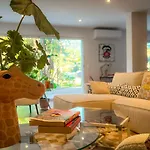 Holiday home Maison Lefleur - Avec Piscine Sur Les Hauteurs De