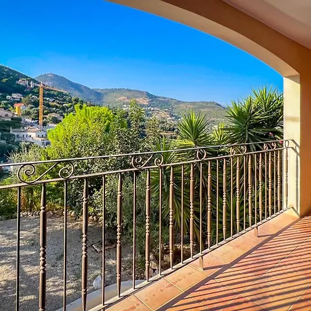 Dom wakacyjny Maison Lefleur - Avec Piscine Sur Les Hauteurs De